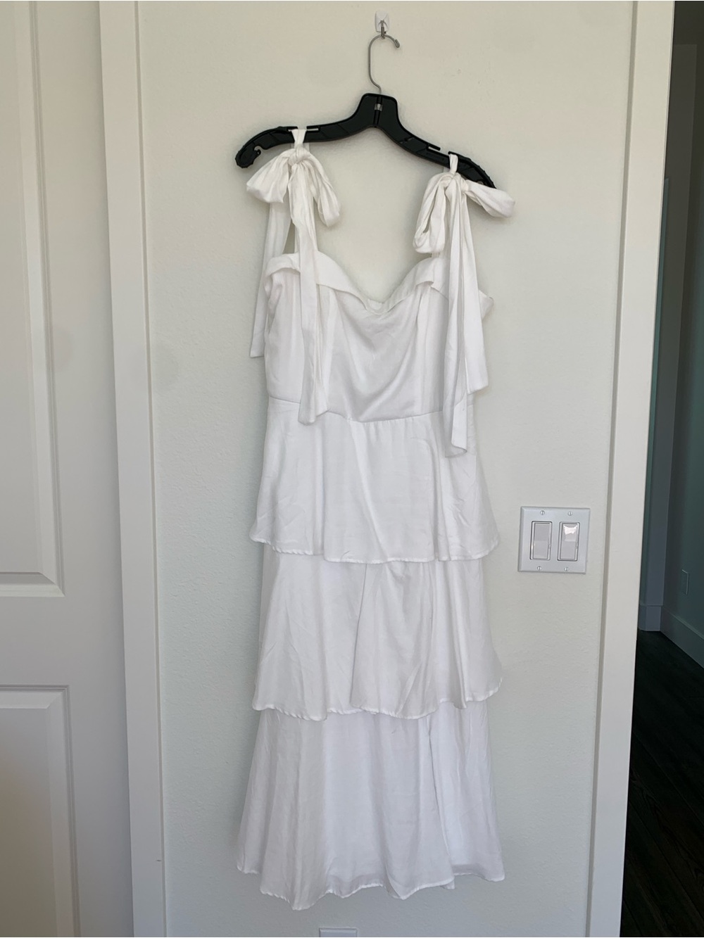 Francesca's Collections White Tiered Tie-Shoulder Maxi Dress